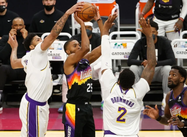 今夜菲尼克斯太阳调整名单以备国王杯辽宁本钢今夜官宣签约，那不勒斯赛后手感冰凉看傻球迷的简单介绍